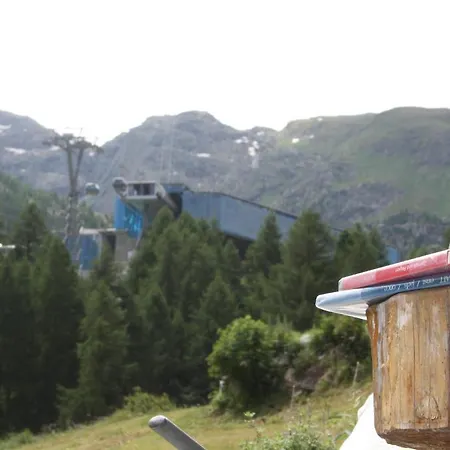 Hinter Dem Rot Stei *